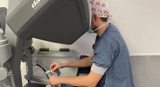 dokter aan robot